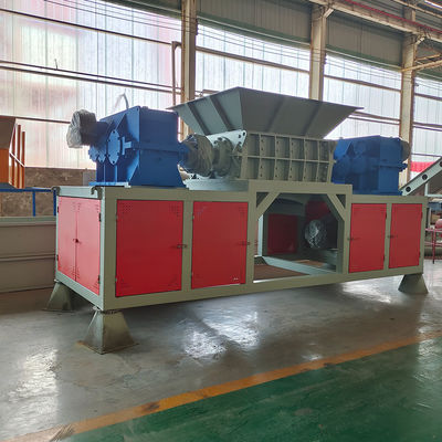 Déchiqueteuse pour le recyclage multifonctionnel de sacs tissés en film de caoutchouc, de déchets de bois et de métaux