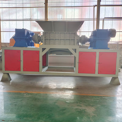 Déchiqueteuse pour le recyclage multifonctionnel de sacs tissés en film de caoutchouc, de déchets de bois et de métaux