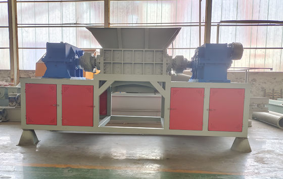 Déchiqueteuse à un seul arbre pour le recyclage des déchets plastiques