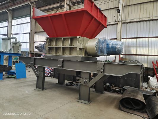Machine de déchiquetage de pneus lourds de 90 kW pour les imprimeries et le recyclage des pneus de voiture usagés