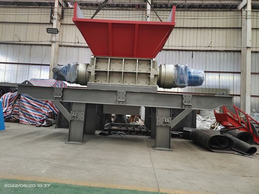 Machine de déchiquetage de pneus lourds de 90 kW pour les imprimeries et le recyclage des pneus de voiture usagés