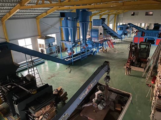 Grande capacité 135kw broyeur à déchiqueteurs de bois professionnel pour le recyclage des déchets plastiques