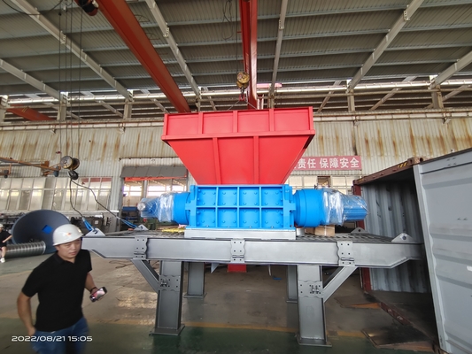 110kW de puissance Déchiqueteur de résidus de cocotière pour le concassage de gros et de petits plastiques en fer