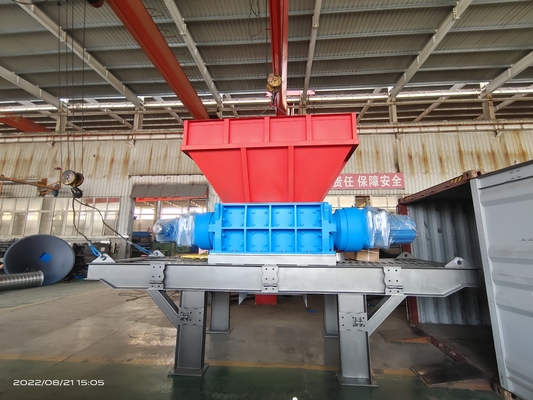 110kW de puissance Déchiqueteur de résidus de cocotière pour le concassage de gros et de petits plastiques en fer