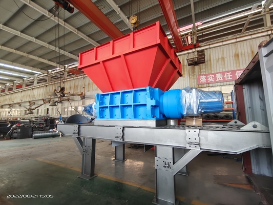 110kW de puissance Déchiqueteur de résidus de cocotière pour le concassage de gros et de petits plastiques en fer