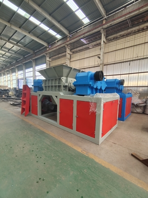 110kW de puissance Déchiqueteur de résidus de cocotière pour le concassage de gros et de petits plastiques en fer