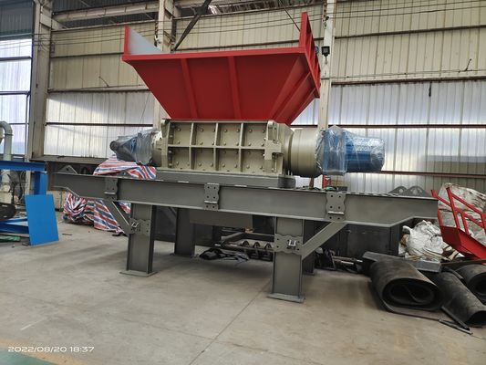 Déchiqueteuse à bois à double axe en acier inoxydable pour la ligne de production de meubles en déchets lourds