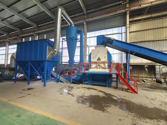 5 tonnes/h max. Capacité Déchiqueteuse multifonctionnelle de palettes de bois pour coffrage de bâtiments en ferraille